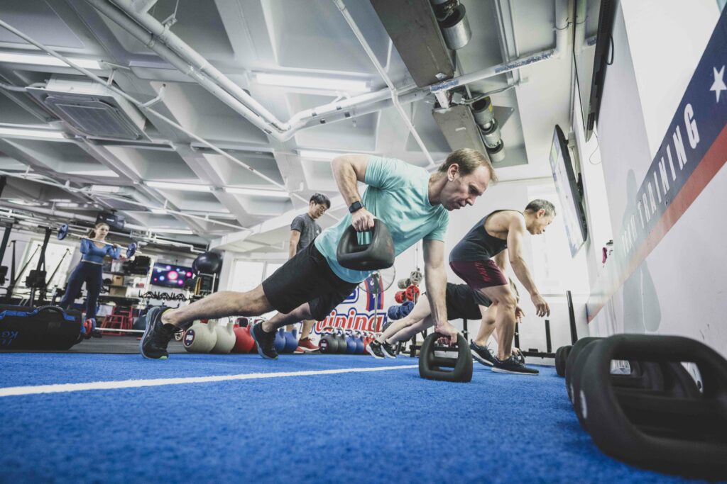 A group of people working out in a fitness class at F45 Thousand Oaks, highlighting gym features in Thousand Oaks.